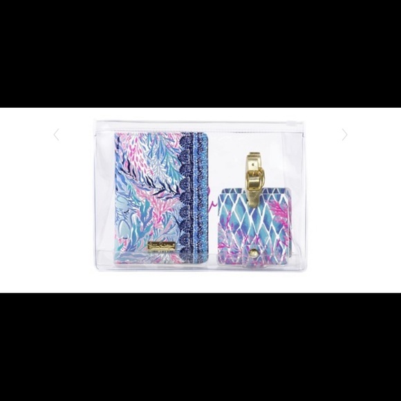 SOLD Lily Pulitzer Traveling Accessories - Picture 1 of 1